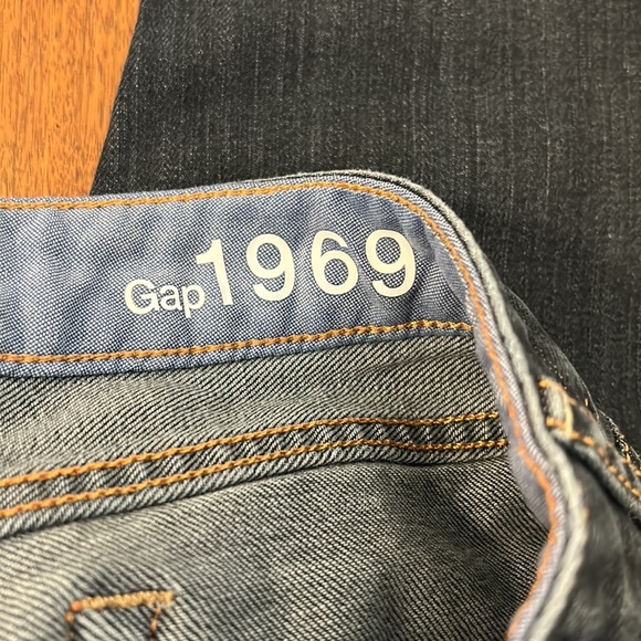 Gap Women’s 1969 Curvy Bootcut Jeans - Picture 6 of 8